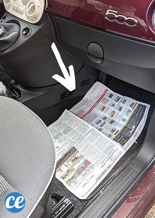 tapis de sol pour une voiture en papier journal