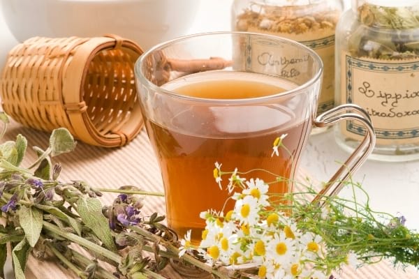 tasse de tisane lavande et camomille