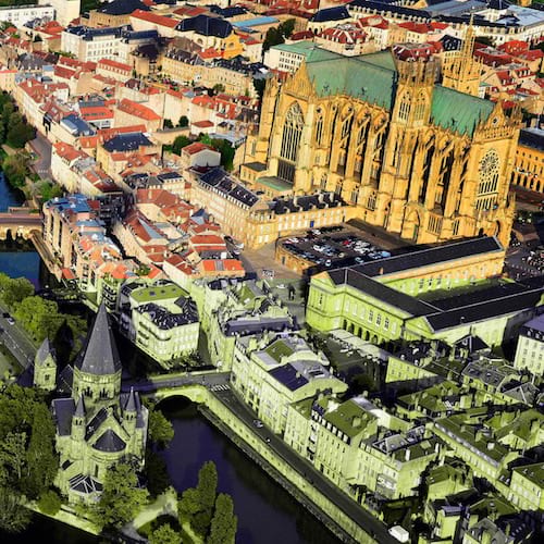 La ville de Metz vu de haut avec la cathédrale