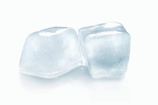 Pour soulager un bouton de fièvre, appliquez une poche à glace directement sur la zone affectée.
