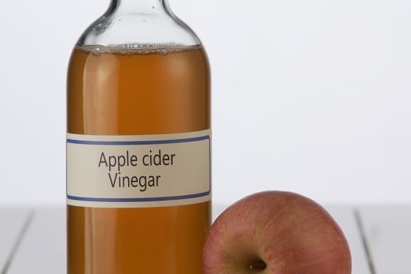 Bouteille de vinaigre de cidre pour faire fuir les mouches