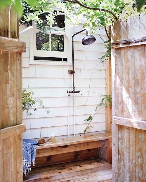 Douche extérieure à la campagne