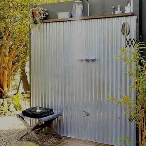Douche extérieure de jardin en métal
