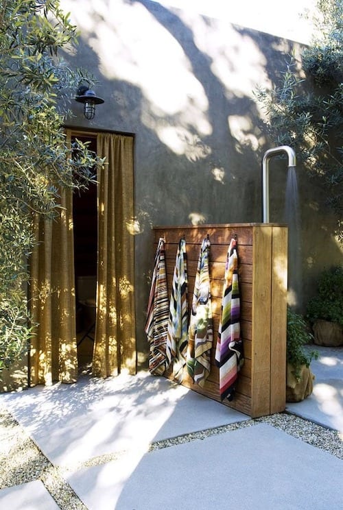 Cabine de douche extérieure