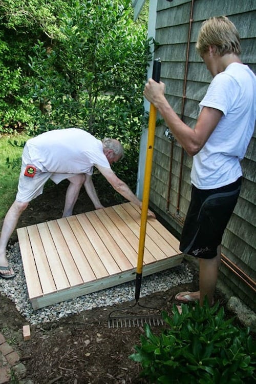 Installations de douche extérieur en bois