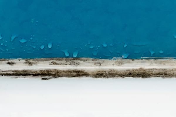 Joint noircie et sale sur un mur