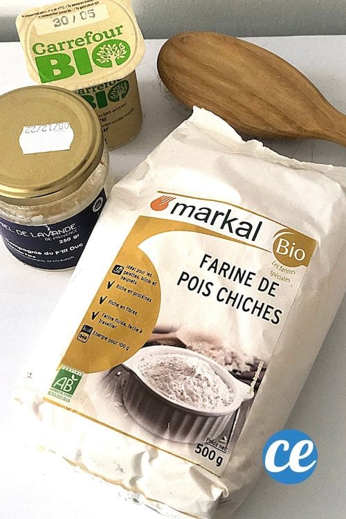 du miel, du yaourt et de la farine de pois chiche pour faire un shampoing DIY