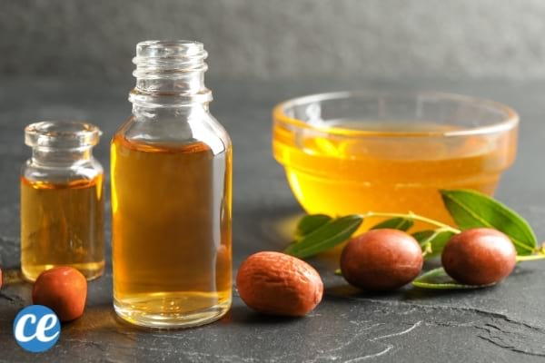 Huile de jojoba pour se débarrasser des boutons de chaleur 