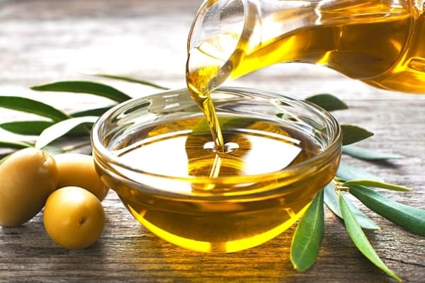 De l'huile d'olive bon pour la santé dans une coupelle