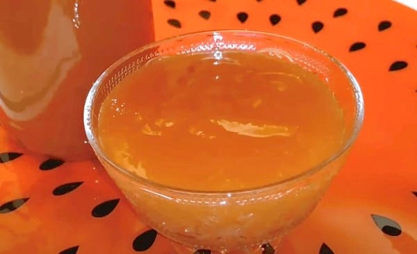 de la confiture d'écorce de pastèque dans un bol