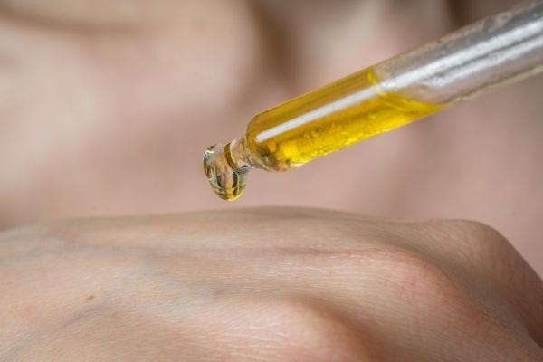 Quelles sont les précautions à prendre avec les huiles essentielles ?