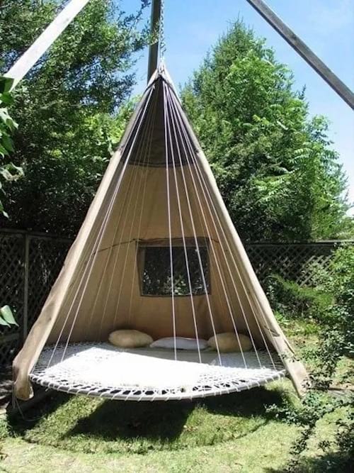Trampoline transformé en tipi