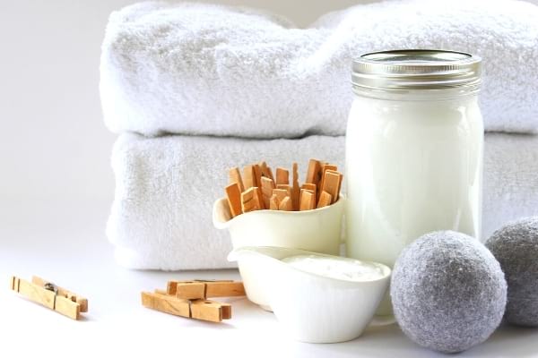 De la lessive bio pour éviter les boutons sur les fesses