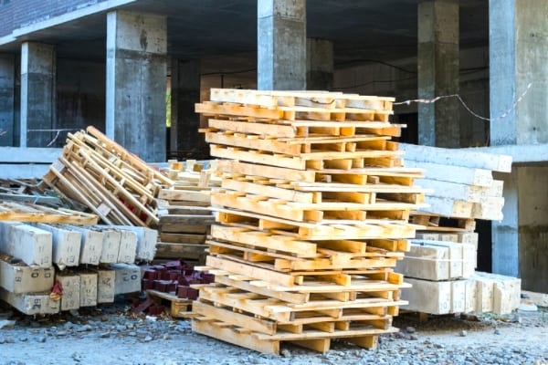 Les chantiers pour trouver des palettes en bois gratuites.