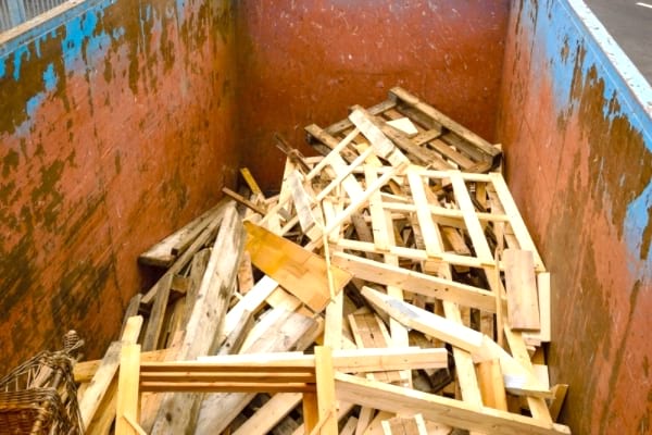 Landfills are not a good place to find free wooden pallets.