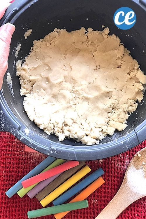 pâte pour faire du sable magique maison