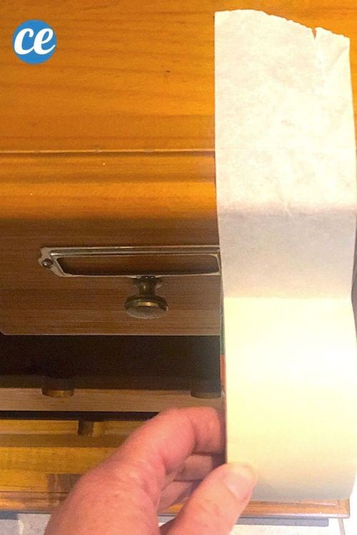 Du scotch pour bloquer un tiroir pendant un déménagement