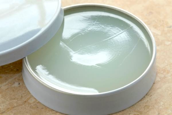 De la vaseline pour éliminer les poissons d'argent à la maison