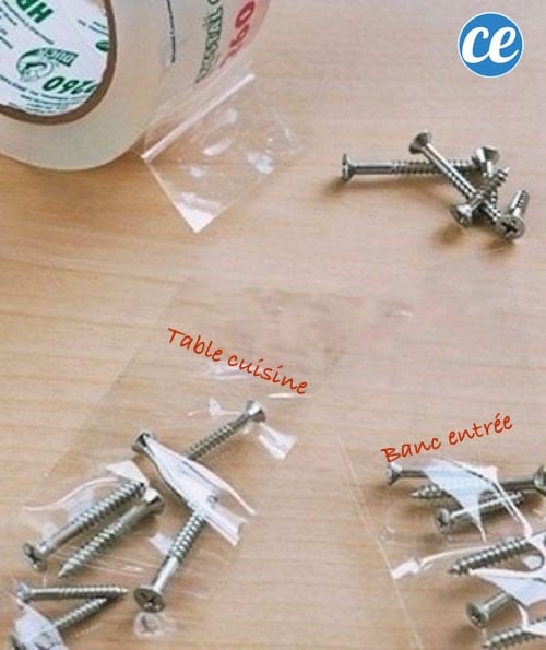 Des vis et des boulons collés ensemble par un morceau de scotch