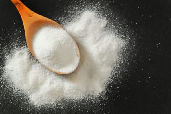 lutter contre poils incarnés avec bicarbonate de soude