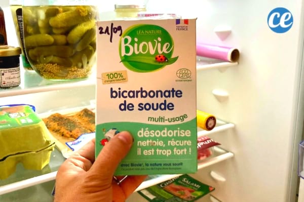Gardez une boîte de bicarbonate dans votre frigo pour absorber les mauvaises odeurs.