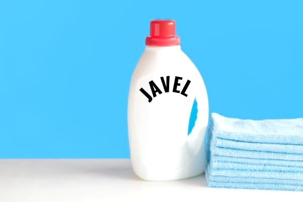 Évitez d'utiliser de l'eau de Javel car elle abîme le tissu.