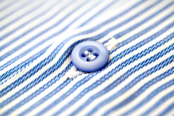 Déboutonnez vos chemises lorsque vous faites une lessive.