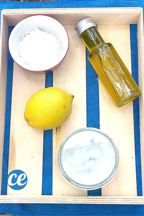 Du lait de coco, de la fécule de maïs, du citron et de l'huile d'olive pour faire un masque lisseur 