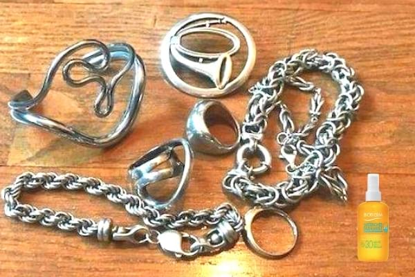 De la crème solaire pour faire briller les bijoux noircis 