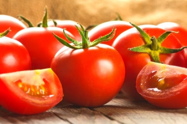 Plusieurs tomates entière 