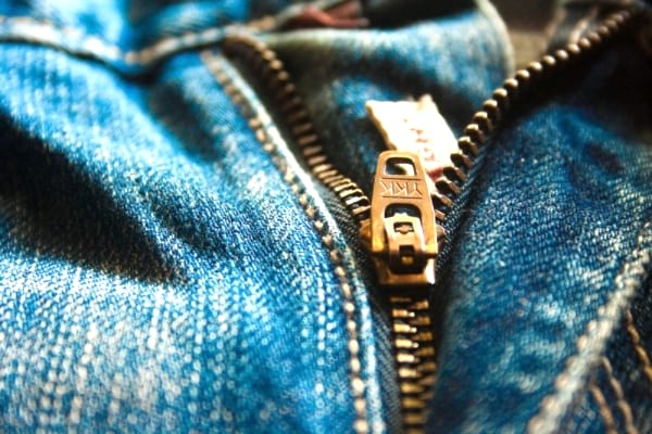 Les fermetures éclair peuvent abîmer le tissu des autres vêtements.