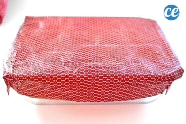 Faites votre film alimentaire avec de la cire d'abeille.