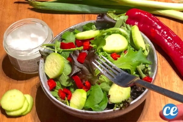 Faire une vinaigrette maison avec de l'huile de coco pour la salade