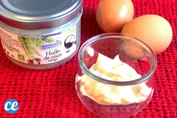 Une mayonnaise faite maison avec de l'huile de coco et des oeufs