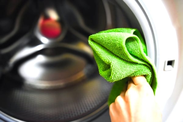 Saviez-vous qu'il faut régulièrement nettoyer votre machine à laver ?