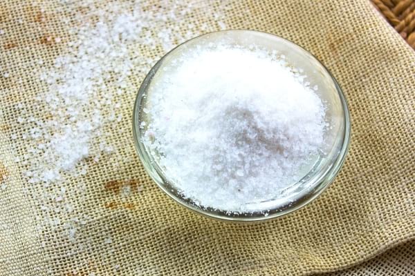 Sel dans récipients en verre