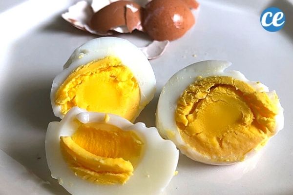 Comment Faire Cuire des Oeufs Durs au Micro-Ondes (En 4 Min Chrono).