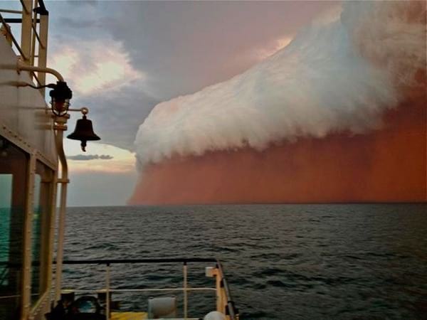 Une énorme tempête de poussière en Australie occidentale