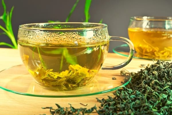 Deux tasses de thé vert 