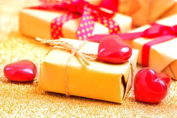 S'offrir des cadeaux pour la Saint-Valentin remonte au 15e siècle.