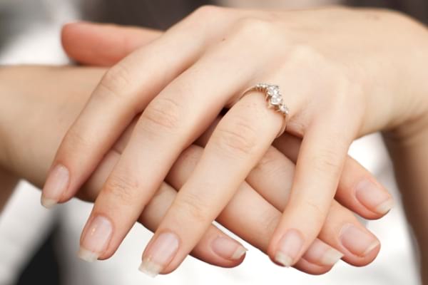 La tradition de la bague de fiançailles avec un diamant vient d'une publicité !