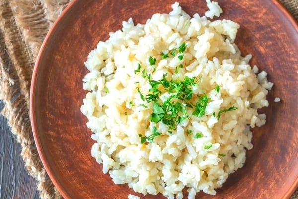 Du riz dans une assiette à ne pas congeler