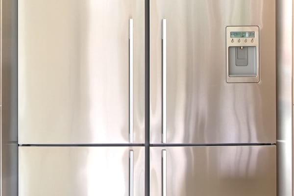 Un frigo américain propre et brillant