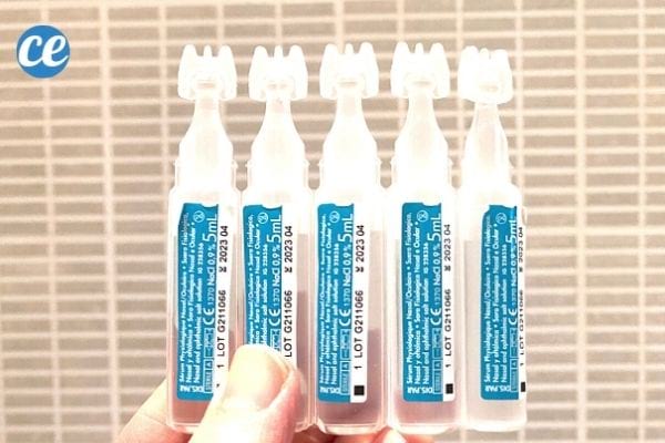 Du sérum physiologique pour nettoyer naturellement les oreilles