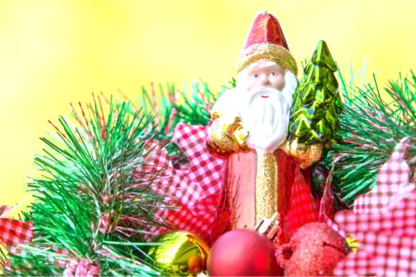 L'image du Pere noël tel qu'on le connaît a largement été créée par Coca-Cola.