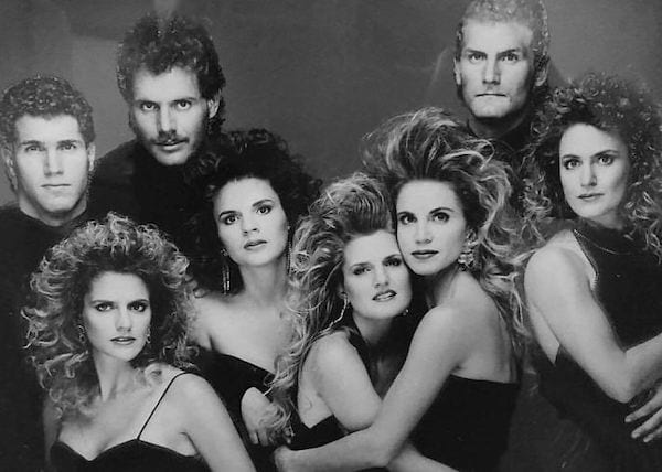 Photos de frères et soeurs old school en noir et blanc 