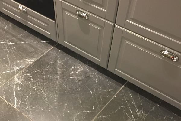 Un sol de cuisine qui brille