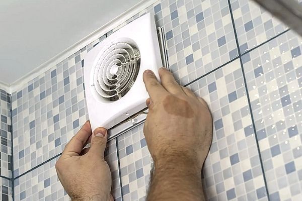 8 Astuces Contre l'Humidité Dans une Salle de Bain Sans Fenêtre.
