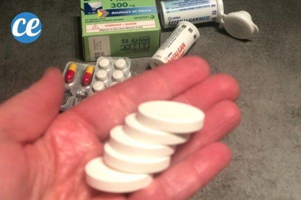 des cachets de paracétamol avec des boites de Doliprane, d'Efferalgan et de Dafalgan.