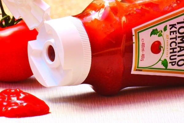 Une bouteille de ketchup renversé à ne pas congeler